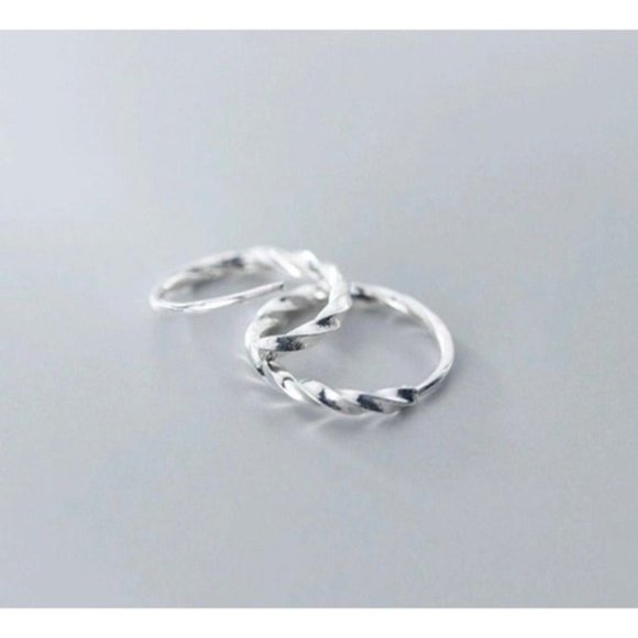Solid Silver Small Twist Thin Hoop-Huggie-15mm SH011 - Picture 3 of 8
